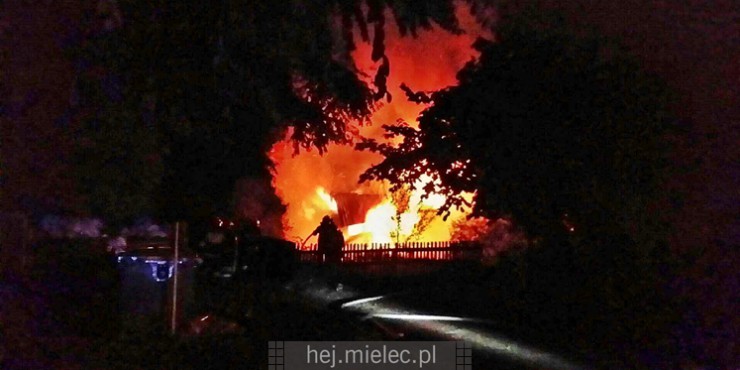 Pożar altany na POD Metalowiec [FOTO, WIDEO]