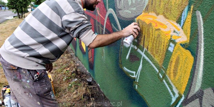 M4 rozpoczęte. Przy ulicy Drzewieckiego powstało graffiti [ZDJĘCIA]