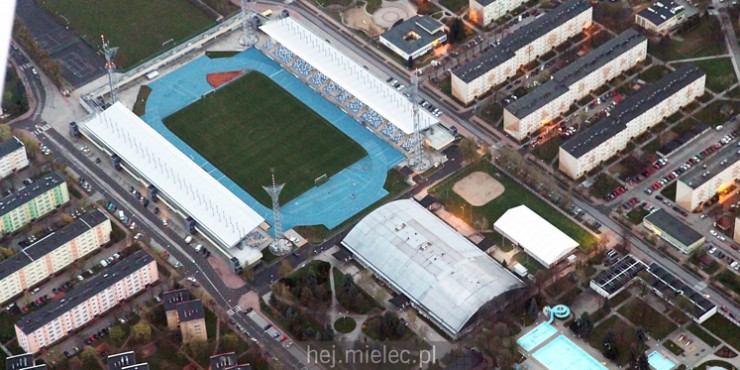 Bieżnia na stadionie znów z bąblami! Lista kłopotów jest dłuższa!
