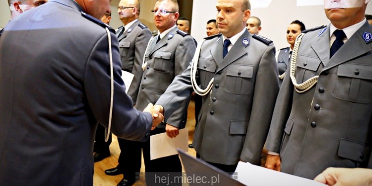 Awanse na wyższe stopnie mieleckich funkcjonariuszy Policji. Kto awansował?