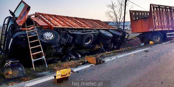 Osobówka zderzyła się z tirem w Padwi Narodowej [FOTO]