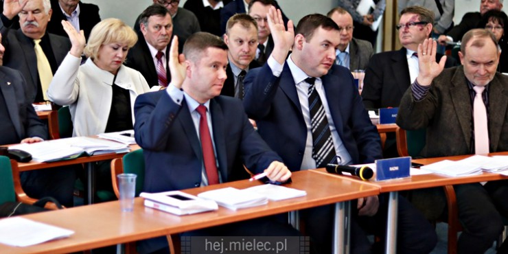 Rada Miejska przyjęła uchwałę dotyczącą obwodów szkolnych. Sporo emocji na sesji