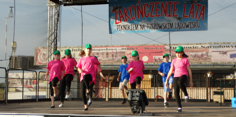 Udany piknik na zakończenie lata na tuszowskim lądowisku 