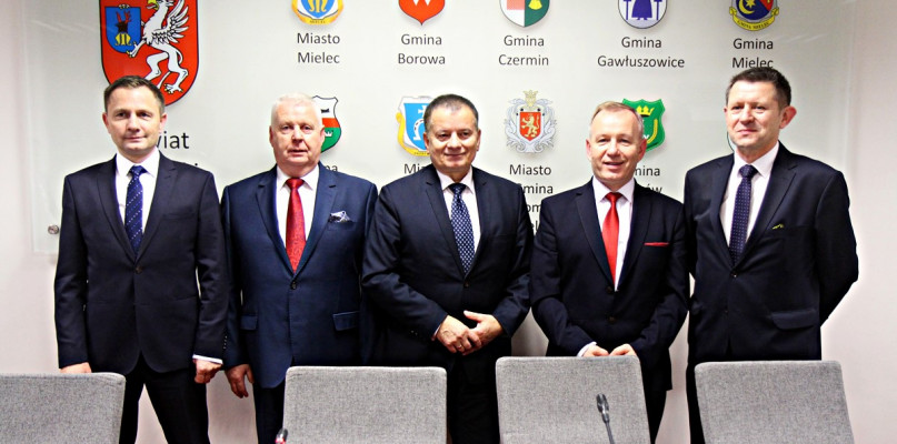 Batalia o nowy etat w starostwie. PiS grzmi o zatrudnianiu "polityków"