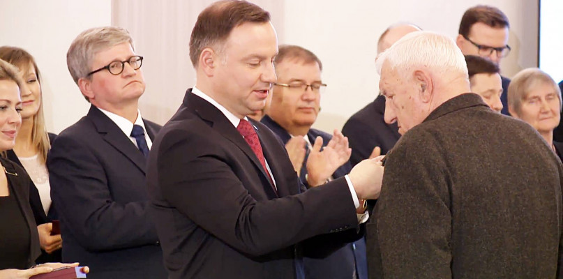 Józef Szyler z orderem od Dudy. Na niego miał donosić Wałęsa