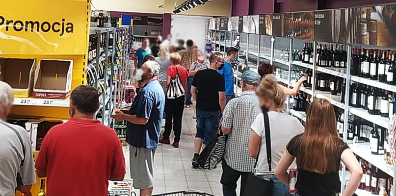 Tesco wyprzedaje towar i podało datę zamknięcia. Co później?