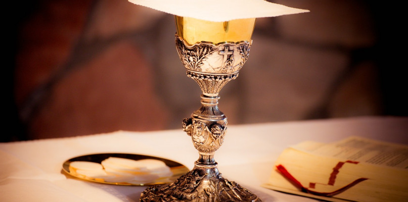 Co wchodzi w skład sprzętu liturgicznego?