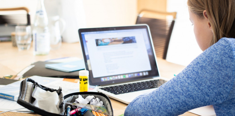 Ciemna strona zdalnego nauczania - konsekwencje z perspektywy psychologicznej