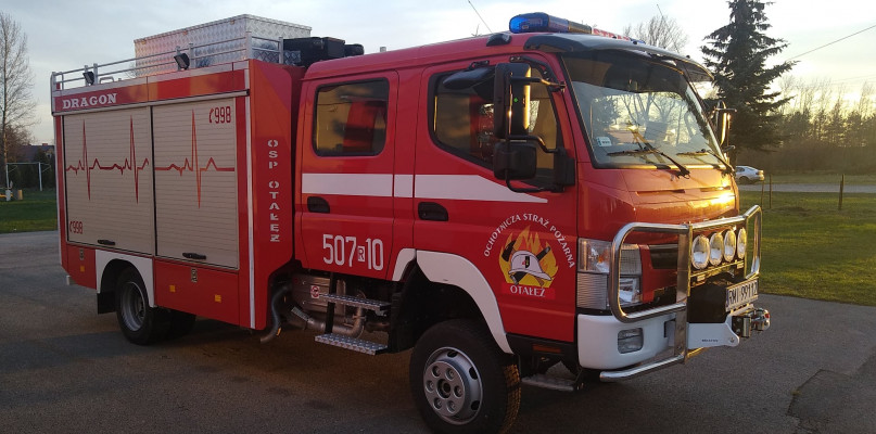 Lokalne OSP z nowym wozem strażackim