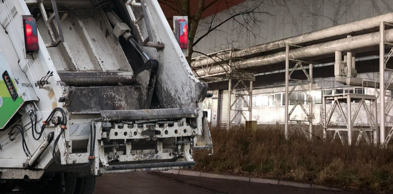 Odpady komunalne wylądują w środku Strefy
