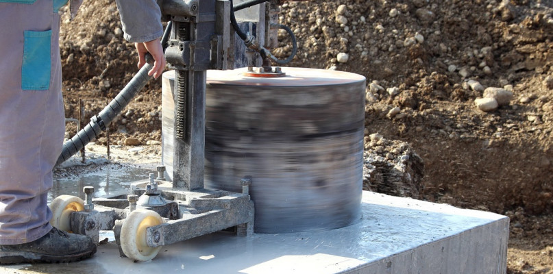 Nie wiesz jak wyciąć duże ilości betonu? Sprawdź to rozwiązanie