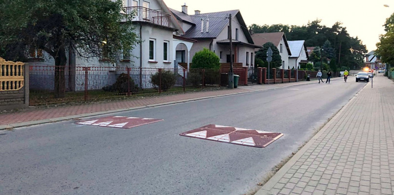 Próg zwalniający na ul. Parkowej.