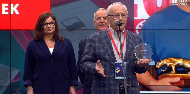 Janusz Młynek podczas przemówienia w Jasionce. Fot. za terazpolska.pl