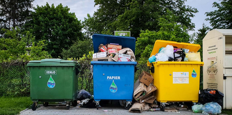 Ile możemy zapłacić za śmieci w 2022 roku? Są wyliczenia