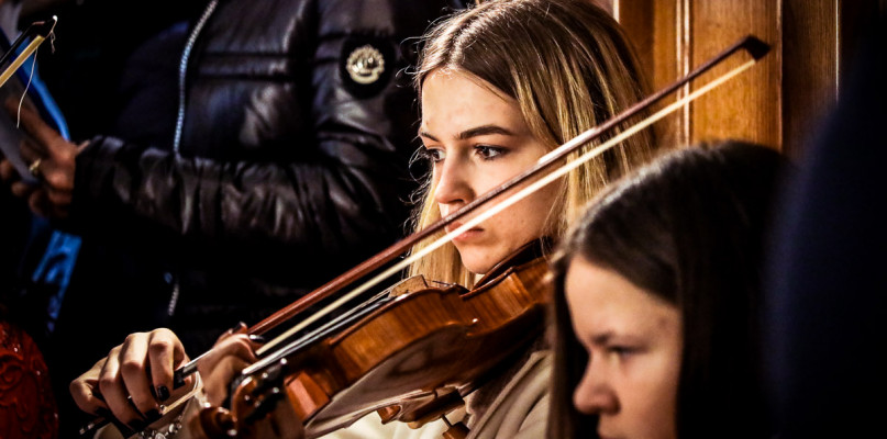 Koncert kolęd w kościele na osiedlu Rzochów.