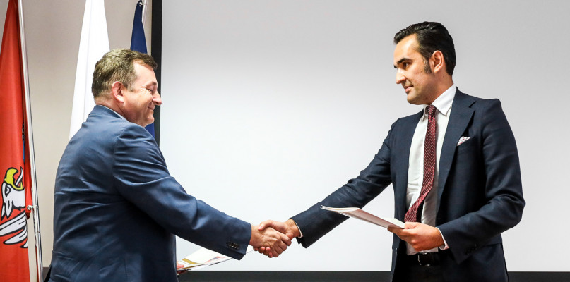 Dyrektor szpitala w Mielcu Jarosław Kolendo i Adam Szlachta, prezes zarządu American Heart of Poland. Fot. Kacper Strykowski / hej.mielec.pl