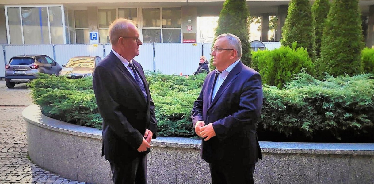 Spotkanie posła Fryderyka Kapinosa z ministrem infrastruktury Andrzejem Adamczykiem w sprawie dworca kolejowego. 