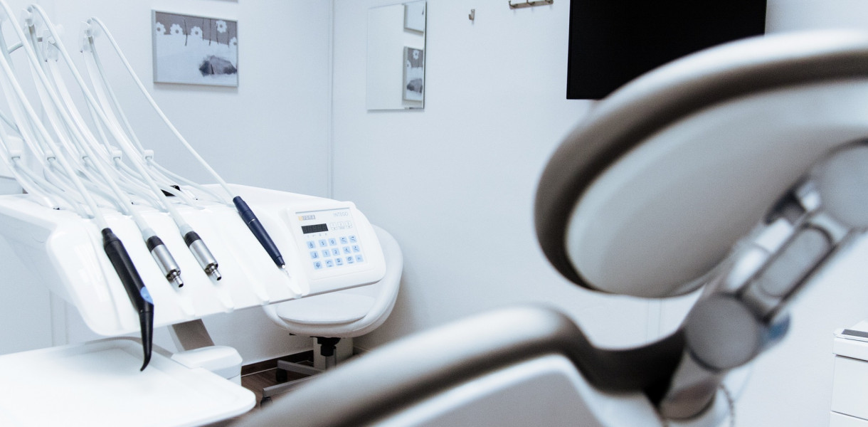 Stomatolog miał molestować pacjentki w gabinecie. Jest wyrok!