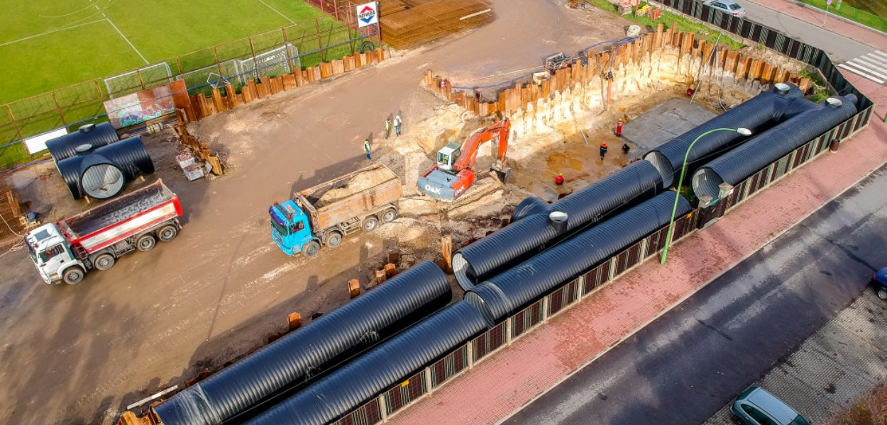 Budowa zbiorników retencyjnych między ulicami Solskiego i Kusocińskiego. Fot. hej.mielec.pl