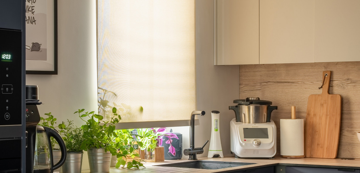 Małe okno w kuchni - aranżacje