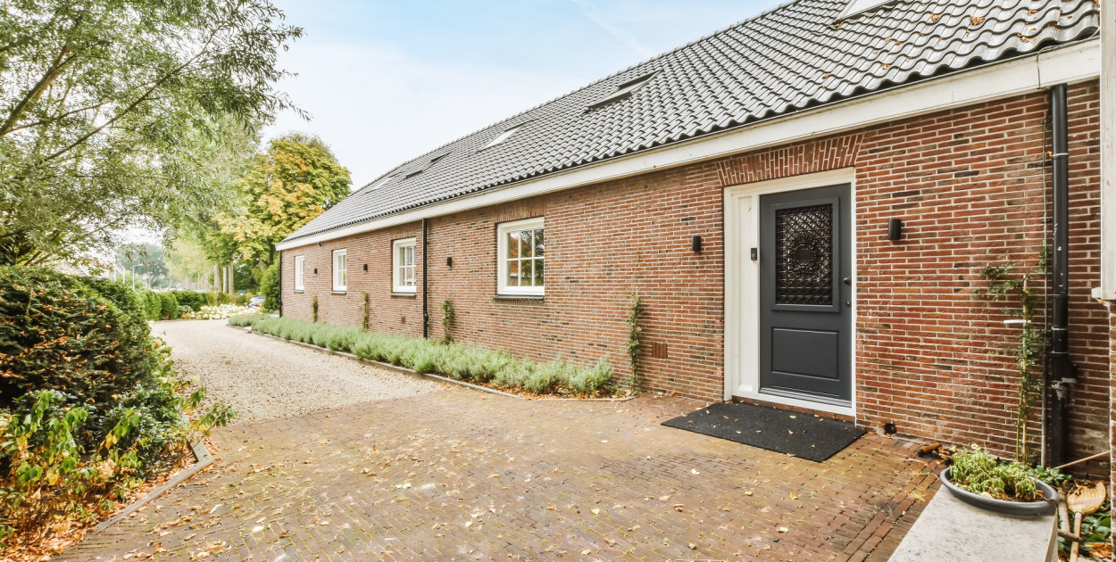 Elewacja z cegły rozbiórkowej – to musisz wiedzieć