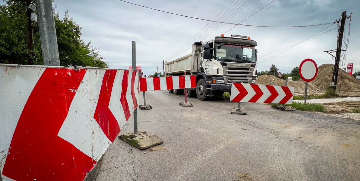 Budowa ronda w Woli Mieleckiej. 28 lipca 2023 r. Fot. Kacper Strykowski / hej.mielec.pl