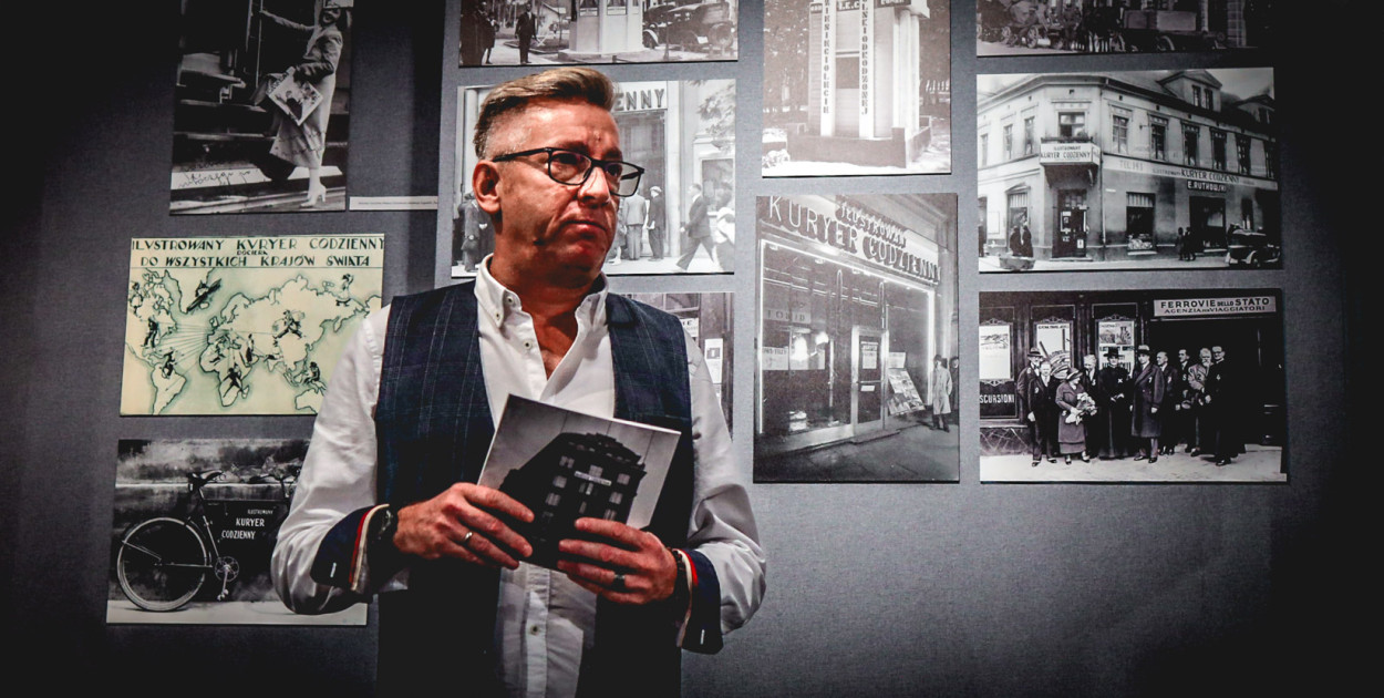 Janusz Halisz. Wernisaż wystawy „Imperium prasowe Mariana Dąbrowskiego” w Jadernówce. Fot. Kacper Strykowski / hej.mielec.pl