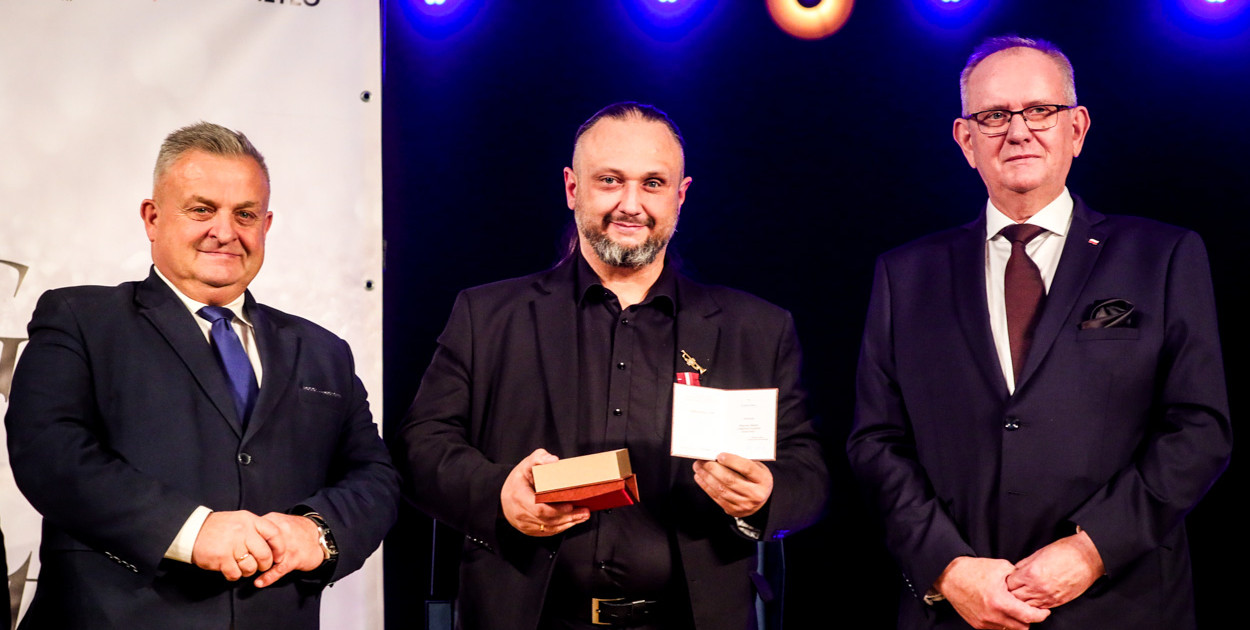 Mielczanin, członek zespołu Piersi, odznaczony medalem