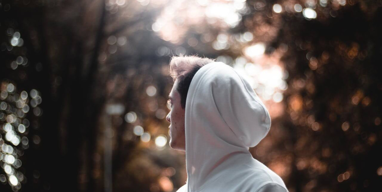 Jak zamówić odpowiednią bluzę z haftem?