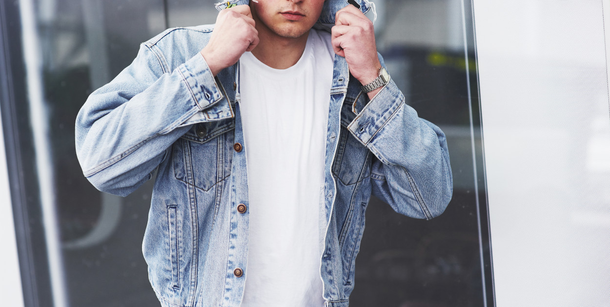 Męskie kurtki wiosenne z jeansu: wygodne stylizacje, które dodają pewności siebie