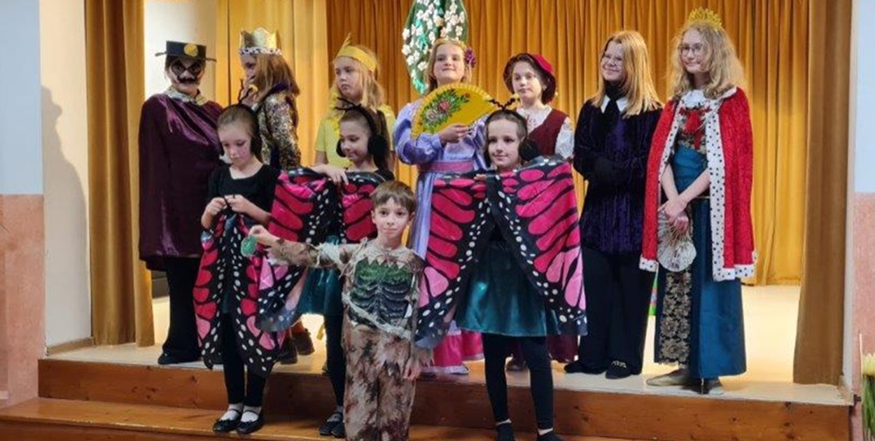 Premiera bajki w GOK Grochowe w wykonaniu najmłodszych artystów [FOTO]