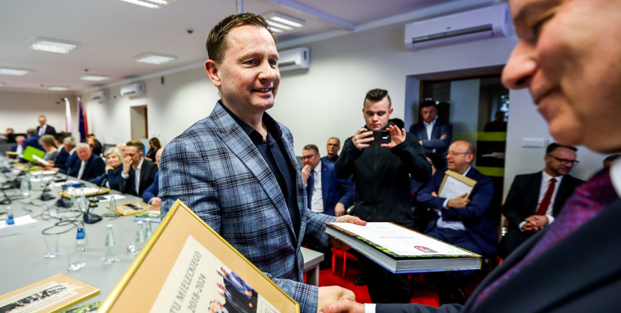 Maciej Jemioło kończy kadencję radnego powiatowego. Będzie burmistrzem Przecławia. Fot. Kacper Strykowski / hej.mielec.pl