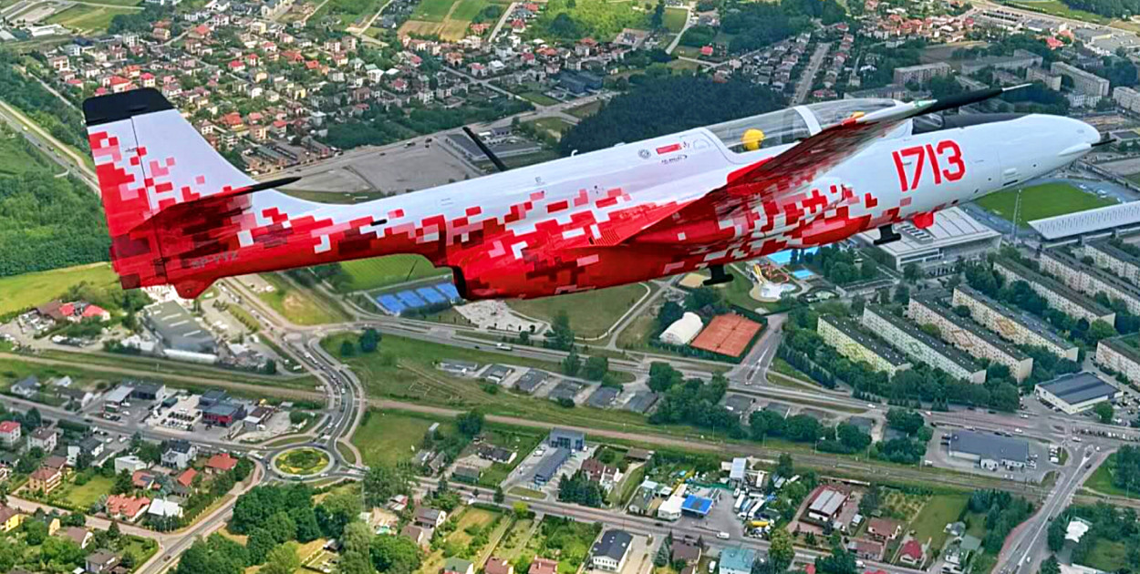 Kolejna Iskra wróciła na mieleckie niebo. Wywołuje efekt WOW