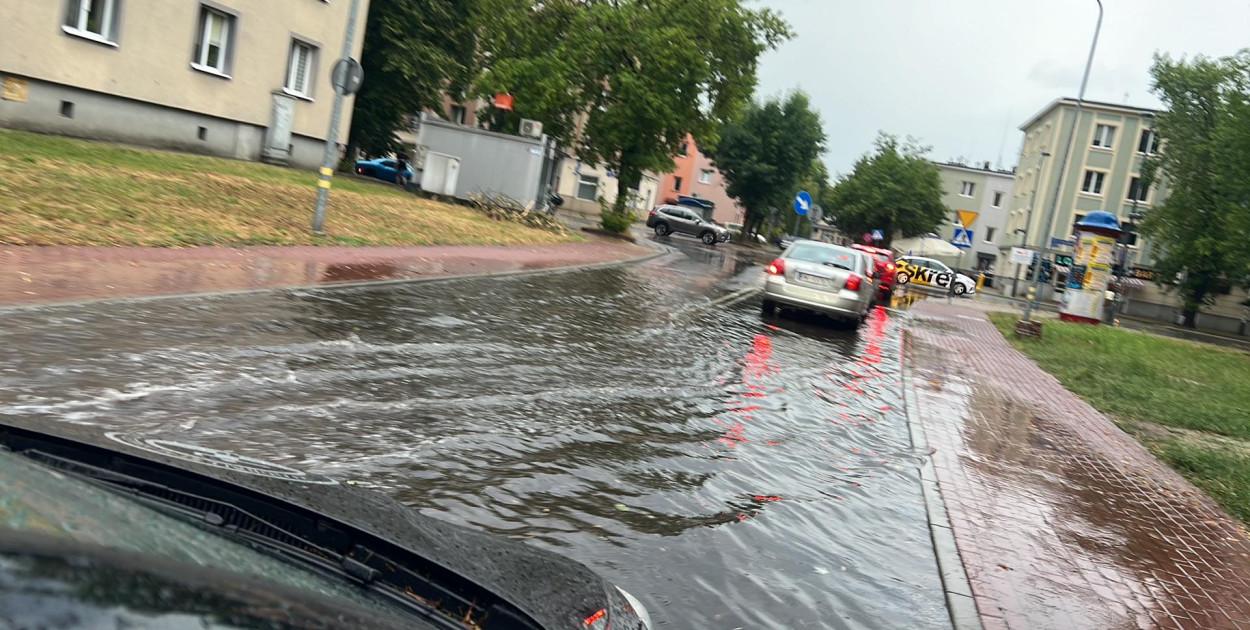 Burza z gradobiciem znów uderzyła w Mielec. Są utrudnienia