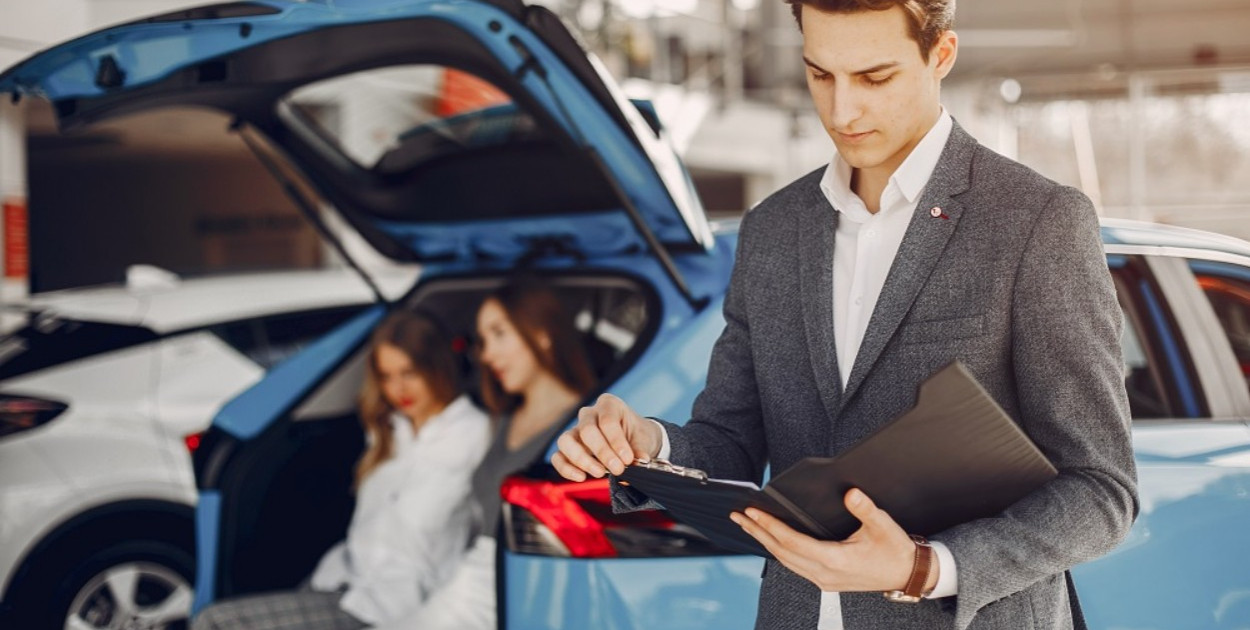 Chcesz kupić auto? Sprawdź, jak zweryfikować historię pojazdu