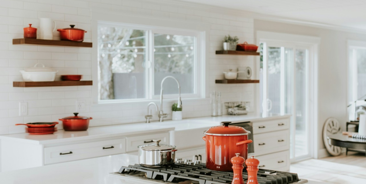 Poznaj zalety nowoczesnej kuchni z wyjściem na taras