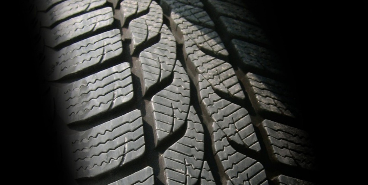 Bieżnik opony - co to jest? Minimalna głębokość a rodzaj opony