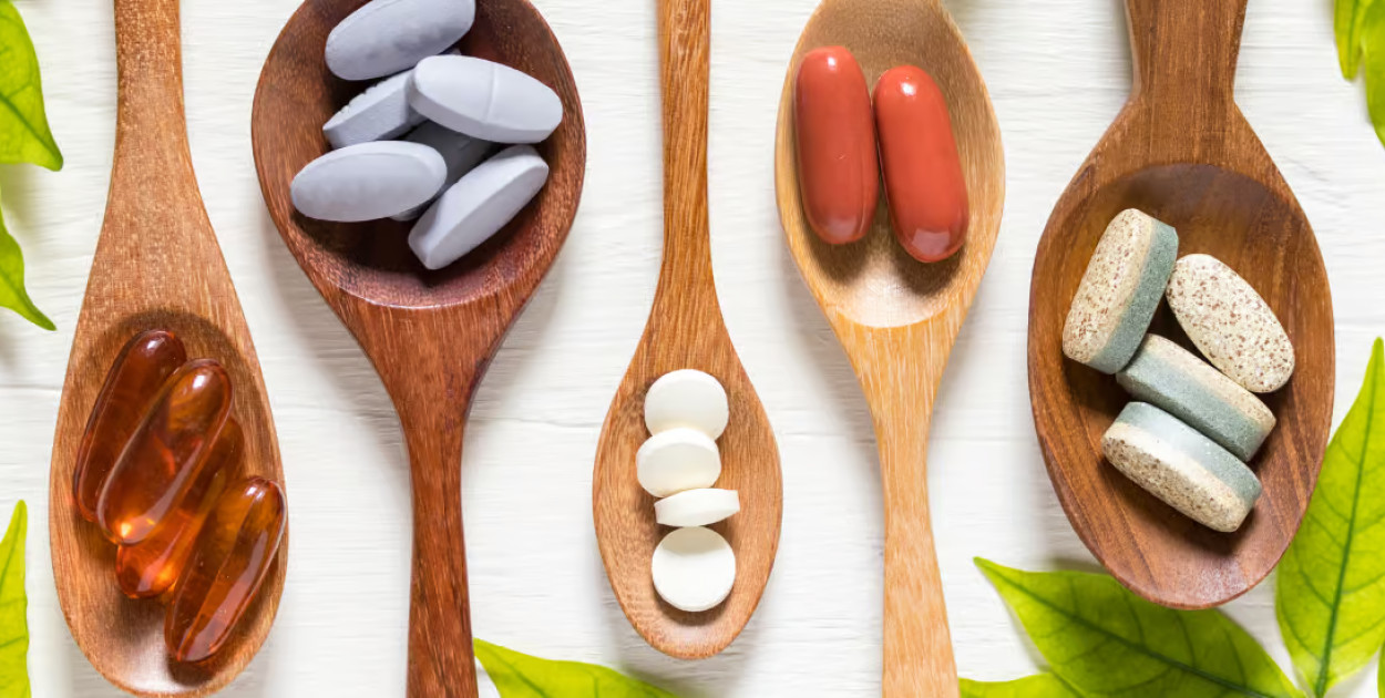 Jakie suplementy diety warto przyjmować dla utrzymania zdrowia i odporności?