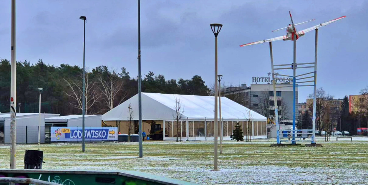 Budowa lodowiska wreszcie finiszuje. W sobotę otwarcie
