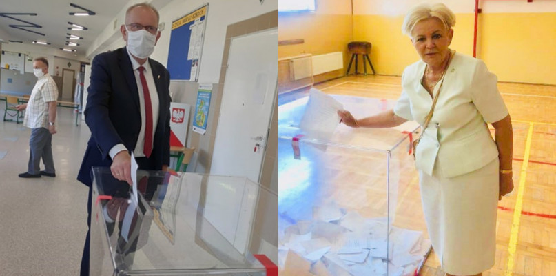 Mieleccy parlamentarzyści przy głosowaniu - zdjęcia opublikowali w swoich profilach FB. 