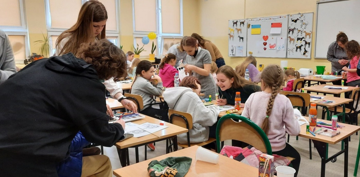 Na zdjęciu jedno z pierwszych spotkań z dziećmi z Ukrainy przygotowane przez Stowarzyszenie "Szóstka - Szkoła Marzeń". Zdjęcie dzięki uprzejmości Stowarzyszenia.
