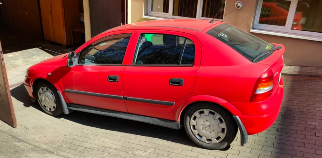 Opel Astra. Fot. Starostwo Powiatowe w Mielcu.