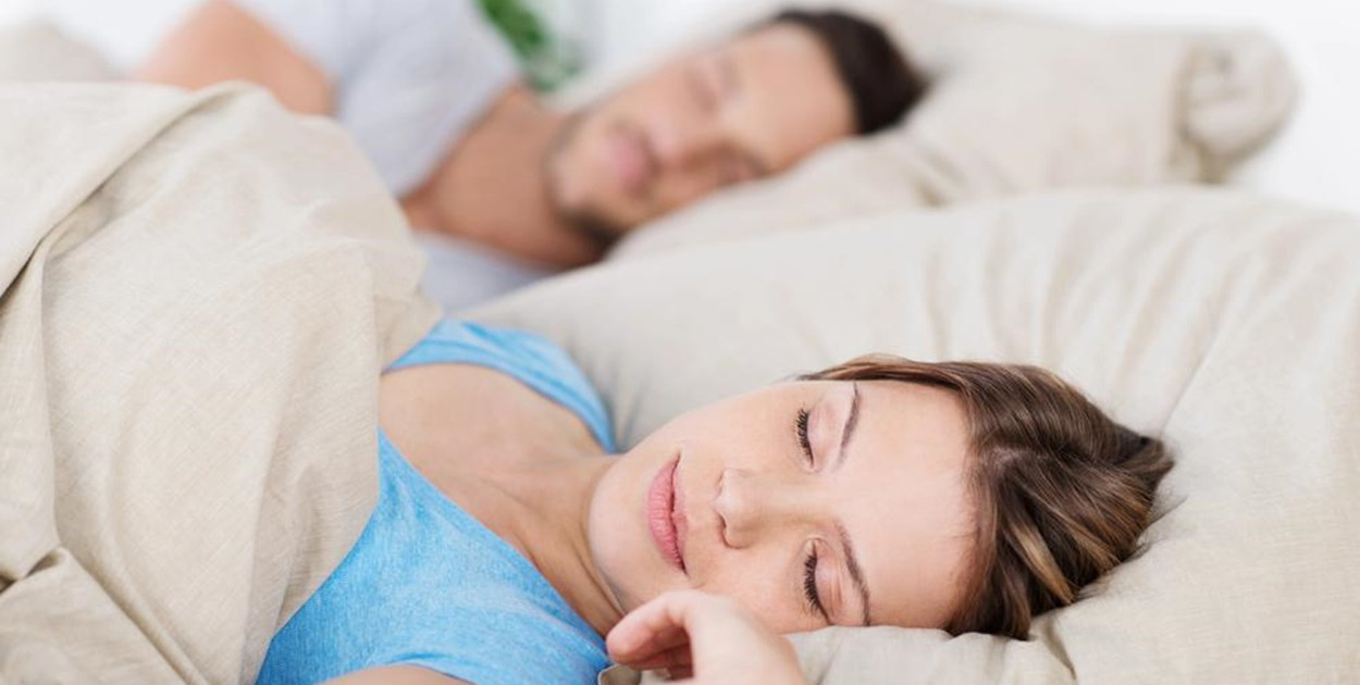Proste sposoby na poprawę jakości snu, czyli jak spać lepiej i budzić się w pełni