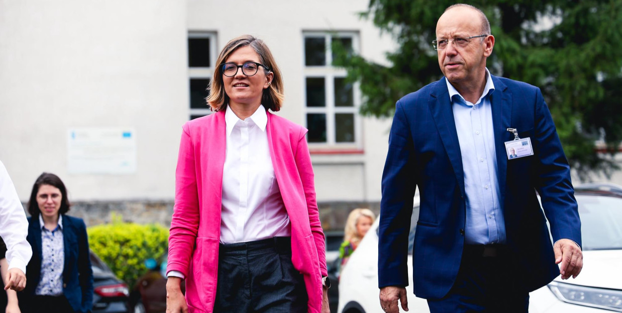 Magdalena Biejat, wicemarszałek Senatu i Janusz Kotarba, dyrektor ZS im. prof. Groszkowskiego. Fot. Marta Badowska / hej.mielec.pl