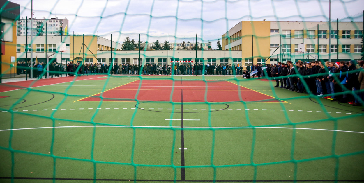 Otwarcie boiska sportowego przy ZST. Grudzień, 2017 r. Fot. Kacper Strykowski / hej.mielec.pl