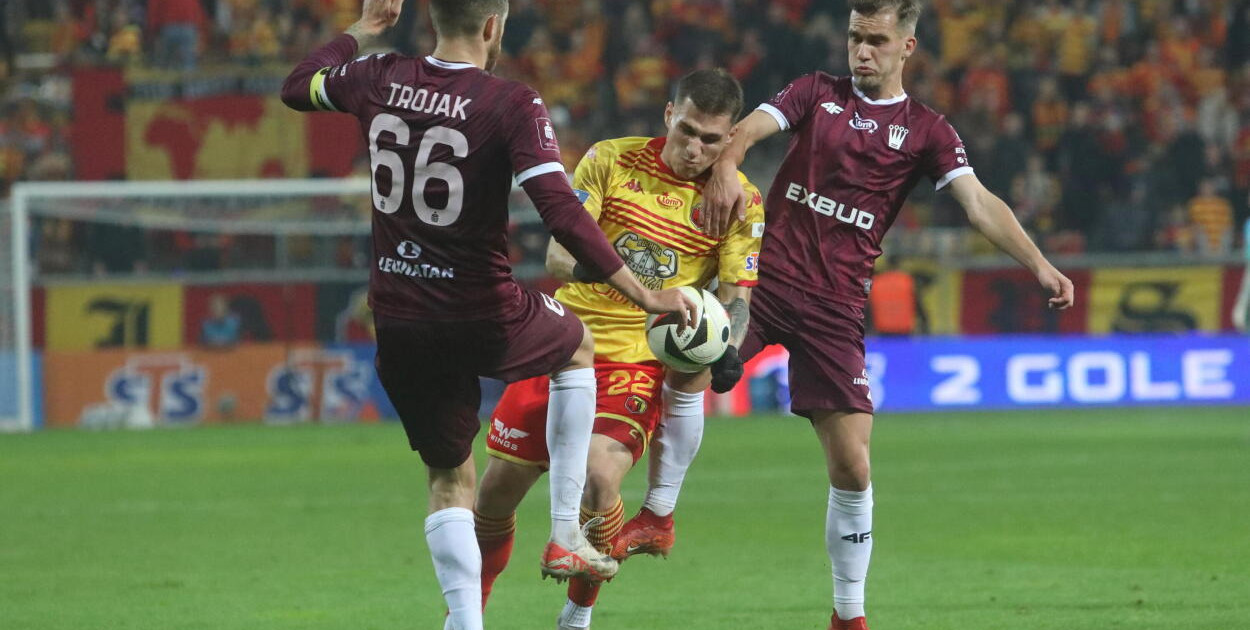 Ekstraklasa piłkarska - zwycięstwa faworytów, Jagiellonia wiceliderem