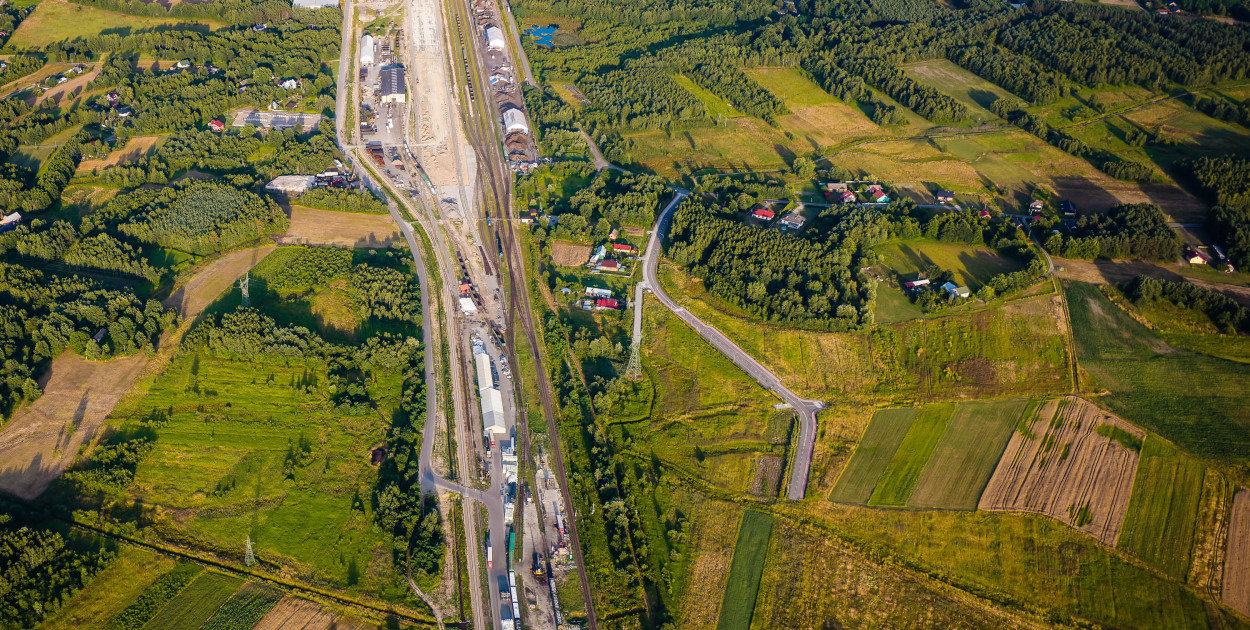 Mowa o terenach sąsiadujących z terminalem przeładunkowym Wola Baranowska linii kolejowej LHS. Fot. PC