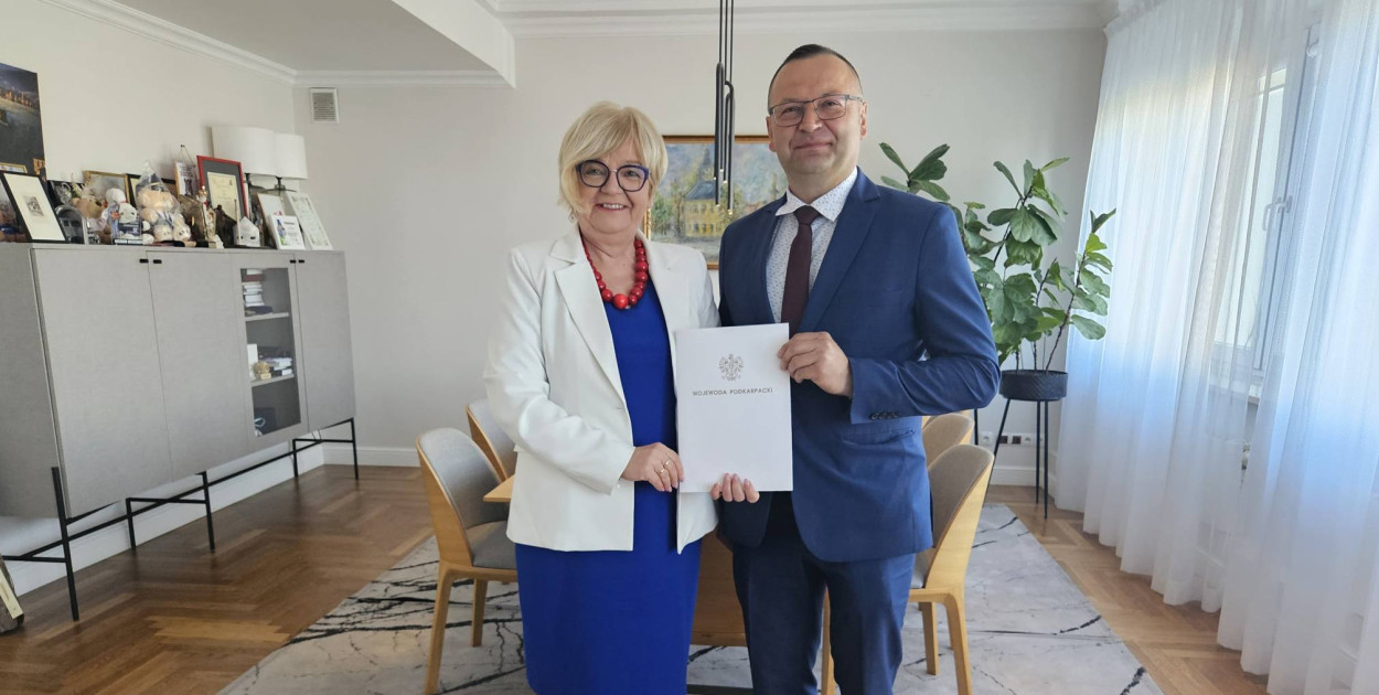 Wójt Gminy Gawłuszowice Bogusław Wojnarowski podpisał umowę  z Wojewodą Podkarpackim Teresą Kubas-Hul na utworzenie Gminnego Żłobka „Akademia Wojtka Niedźwiadka w Gawłuszowicach”