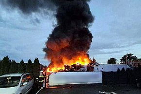 Pożar złomu samochodowego w Maliniu-11204