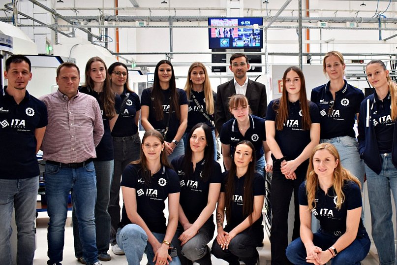 Siatkarki z wizytą u sponsora tytularnego